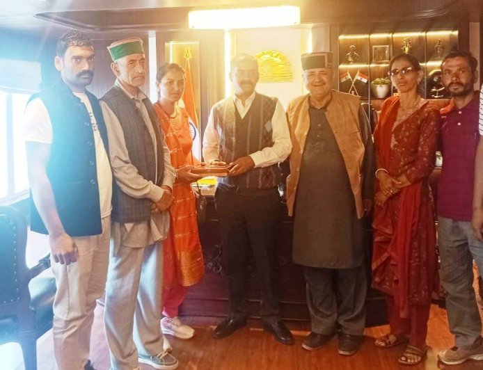 पीरन पंचायत के नवनिर्वाचित प्रतिनिधियों ने की पंचायतीराज मंत्री से शिष्टाचार भेंट