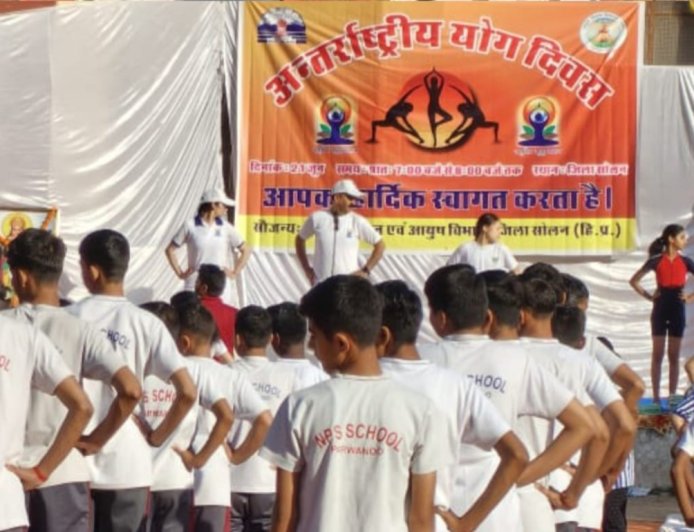 शरीर व मन को स्वस्थ रखने के लिए योग आवश्यक - विनोद सुल्तानपुरी