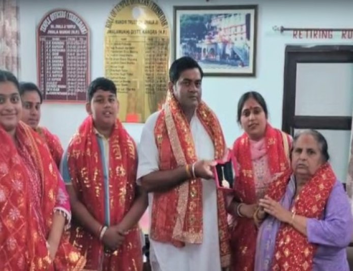 मन्नत पूरी हुई तो पंजाब के श्रद्धालु ने ज्वाला माता को चढ़ाया 13 ग्राम सोने का मांग टीका