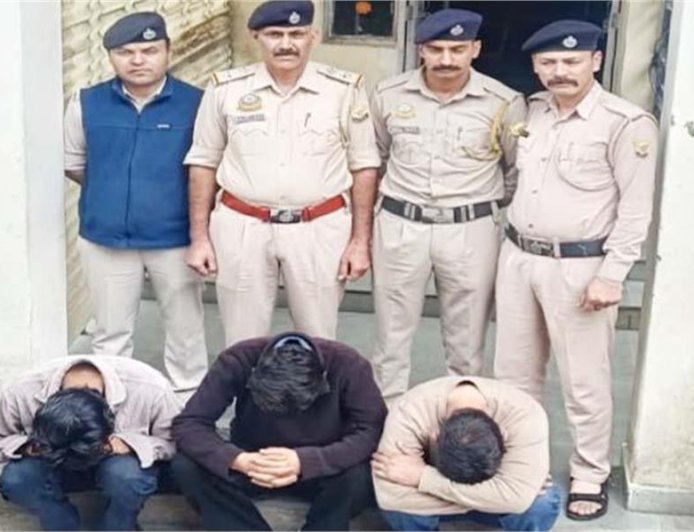 किराए के कमरे पर पुलिस का छापा, चिट्टे व सिरिंज के साथ 3 युवक गिरफ्तार