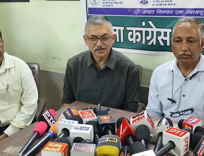 तूल पकड़ता जा रहा नीट पेपर लीक मामला, कांग्रेस भवन नाहन में कांग्रेसी नेताओं ने पत्रकार वार्ता को किया संबोधित