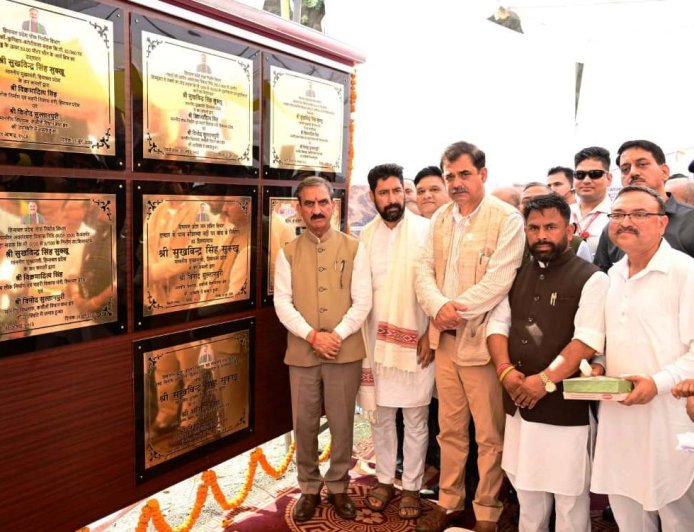 मुख्यमंत्री ने नेरी कलां में 90.66 करोड़ रुपये की 12 विकास परियोजनाओं के उद्घाटन एवं शिलान्यास किए