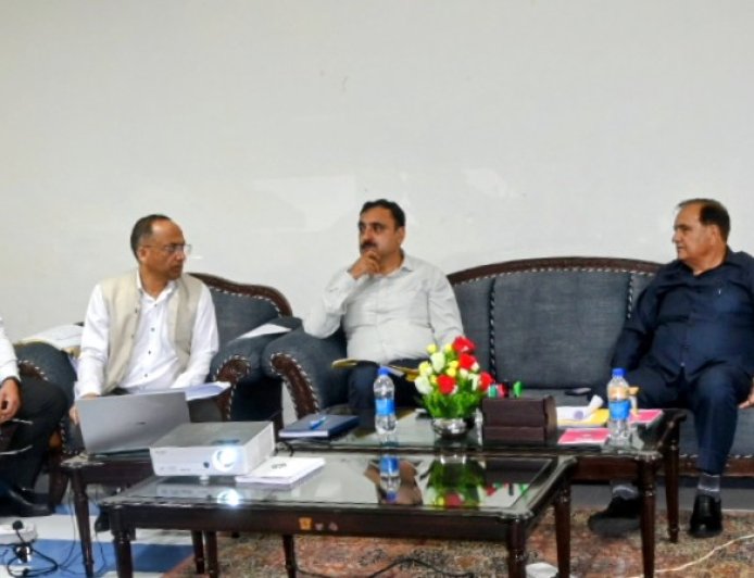 विधानसभा अध्यक्ष ने विकासात्मक परियोजनाओं के तहत प्रगति की समीक्षा की
