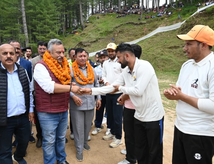 युवाओं के चरित्र निर्माण में खेलों की अहम भूमिका - रोहित ठाकुर