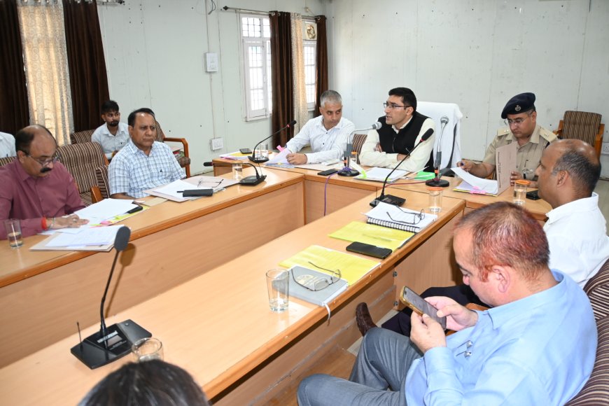 चंबा में उपायुक्त की अध्यक्षता में बैठक आयोजित, एससी/एसटी कानून, दिव्यांगजन अधिकार अधिनियम, प्रधानमंत्री के 15 सूत्रीय कार्यक्रम बारे चर्चा