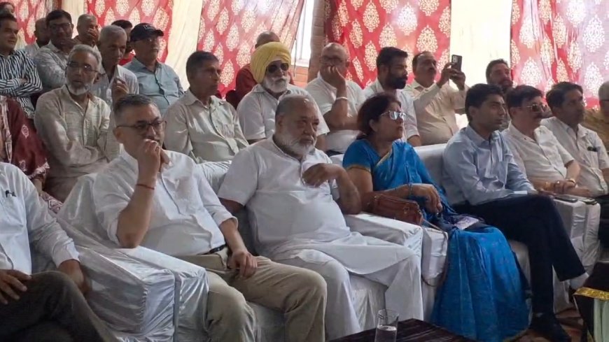 नाहन में नवनिर्वाचित पार्षदों को एसडीएम नाहन राजीव सांख्यान ने दिलाई शपथ