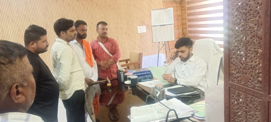 पांवटा साहिब में बाहरी राज्यों के रेहडी-फड़ी वालों की भरमार , फल सब्जी यूनियन ने एसडीएम को सौंपा ज्ञापन
