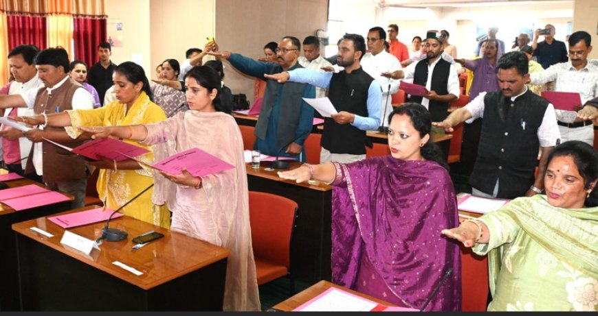 मंडी : नवनिर्वाचित जिला परिषद सदस्यों का पद एवं गोपनीयता शपथ ग्रहण समारोह संपन्न