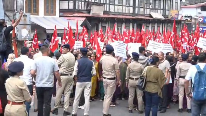 सचिवालय के बाहर आंगनवाड़ी वर्कर्स-हेल्पर्स का प्रदर्शन, 11 जुलाई को मनाया जाएगा काला दिवस