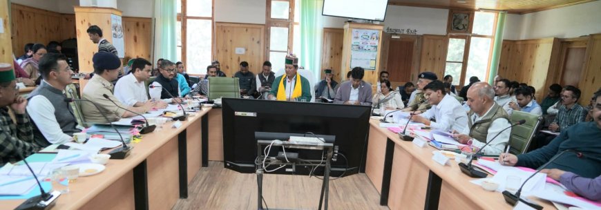 राजस्व मंत्री ने आई0टी0डी0पी0 भवन में जिला स्तरीय जन शिकायत निवारण समिति बैठक की अध्यक्षता की