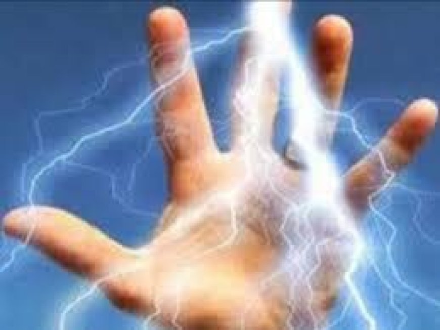 फ्यूज लगाने ट्रांसफार्मर पर चढ़ा प्रशिक्षु करंट लगने से झुलसा