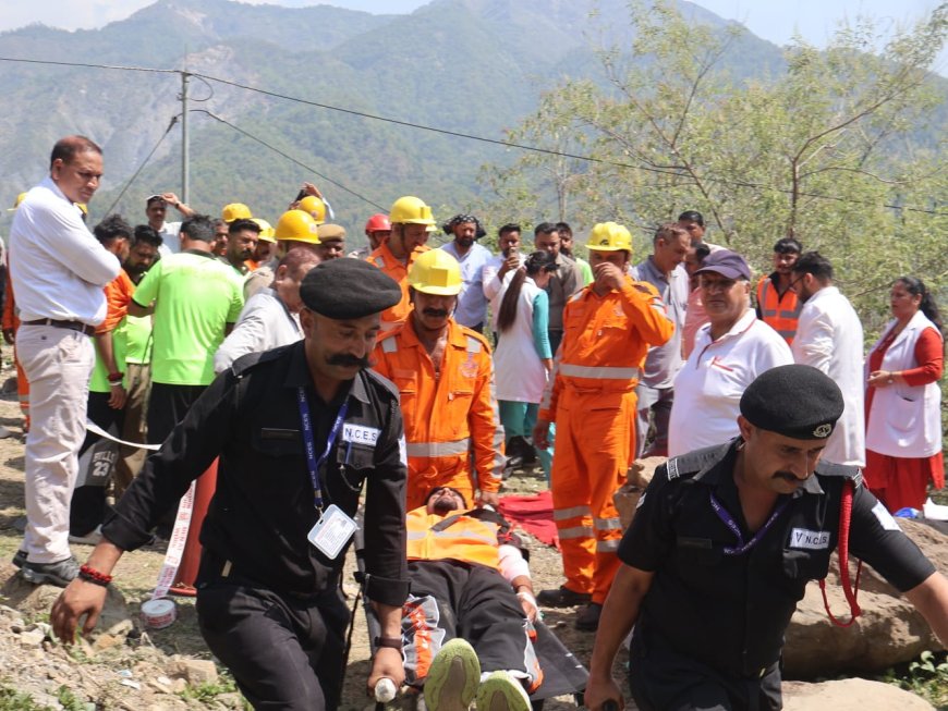 जिला सिरमौर में जिला स्तरीय मेगा मॉक ड्रिल का सफल आयोजन, 8 स्थलों पर विभिन्न आपदा परिदृश्यों का किया अभ्यास