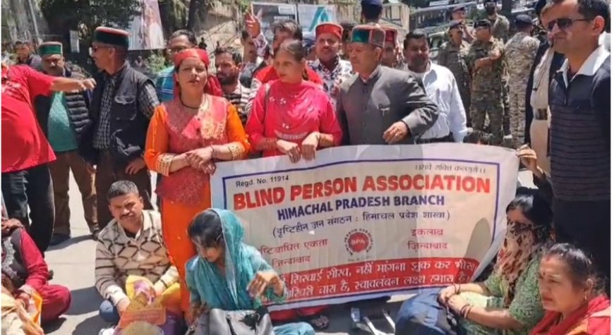सचिवालय के बाहर मांगों को लेकर फिर सड़कों पर उतरे दृष्टिबाधित, किया चक्का जाम