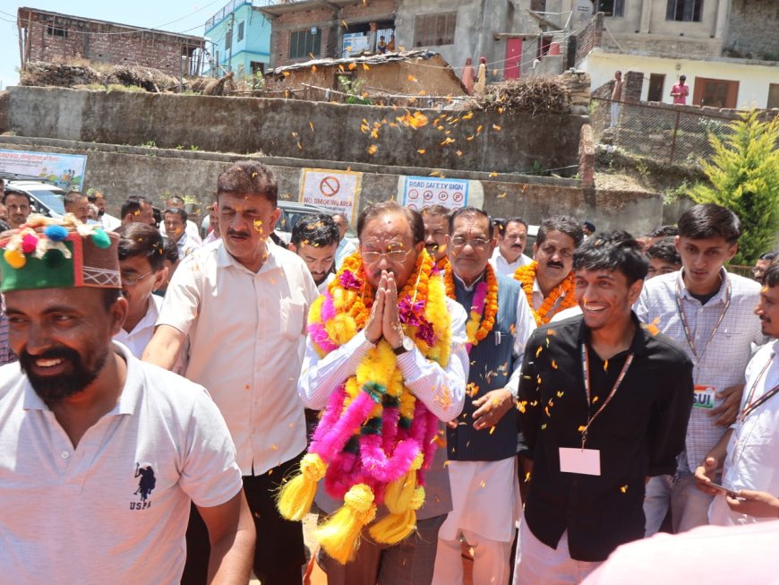 उद्योग मंत्री हर्षवर्धन चौहान ने किया 10 विज्ञान प्रयोगशालाओं का लोकार्पण, विद्यार्थियों से किया संवाद