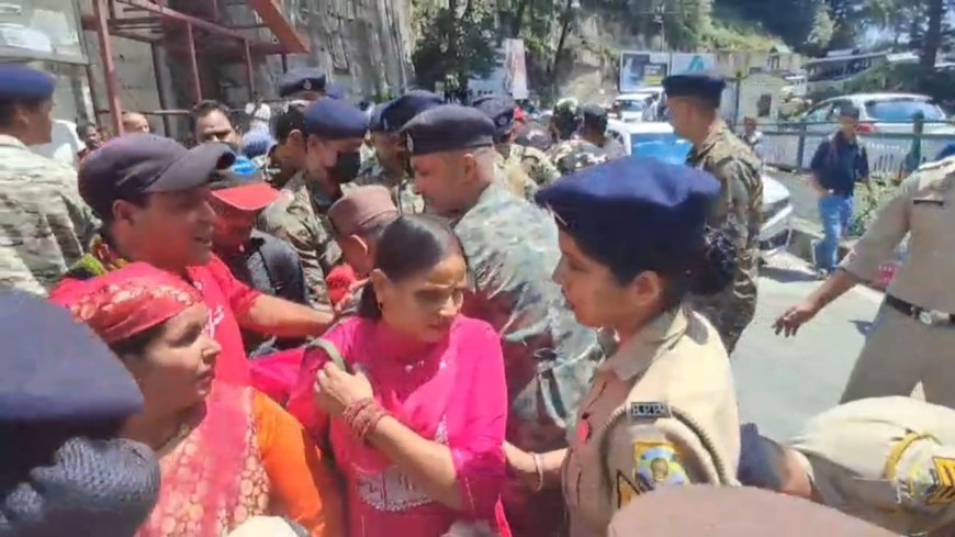 976 दिन बाद भी दृष्टिबाधितों की मांगे नहीं हुई पूरी, दृष्टिहीनों से पुलिस ने की धक्का-मुक्की