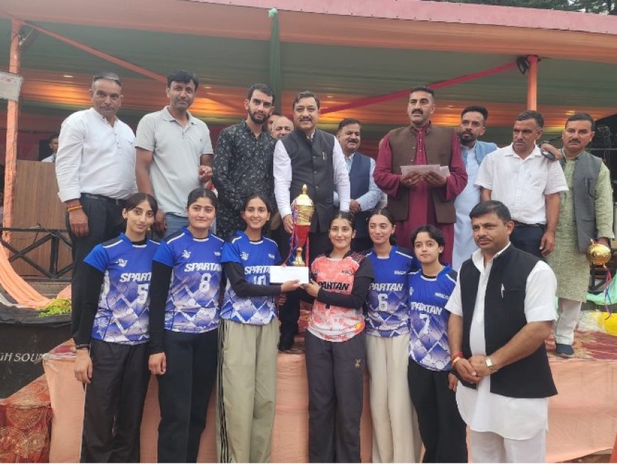 चायल में आयोजित ऐतिहासिक बाबा सिद्ध चायल मेले में मुख्य अतिथि के रूप में शामिल हुए सांसद सुरेश कश्यप