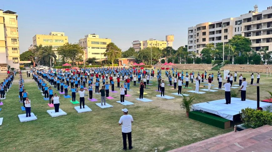 योग से निरोग का संदेश: 460 एनसीसी कैडेट्स व स्टाफ ने एक साथ किया योगाभ्यास