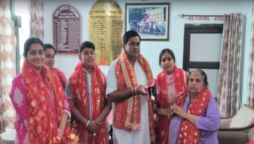 मन्नत पूरी हुई तो पंजाब के श्रद्धालु ने ज्वाला माता को चढ़ाया 13 ग्राम सोने का मांग टीका