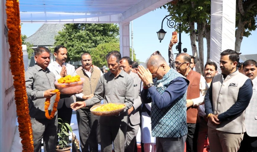 राज्यपाल ने वीरभद्र सिंह की जयंती पर अर्पित की श्रद्धांजलि