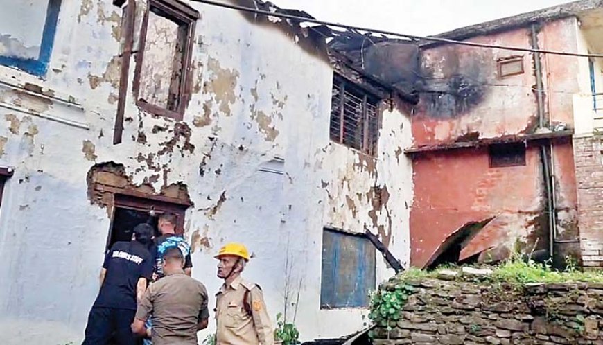 बीड़ में भीषण अग्निकांड, चार मकान जले, पीडि़त परिवारों का लाखों का नुकसान