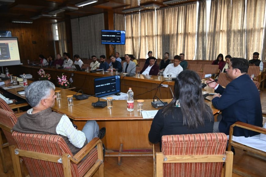सेब सीजन-2026 के सफल संचालन को लेकर उपायुक्त शिमला ने की समीक्षा बैठक