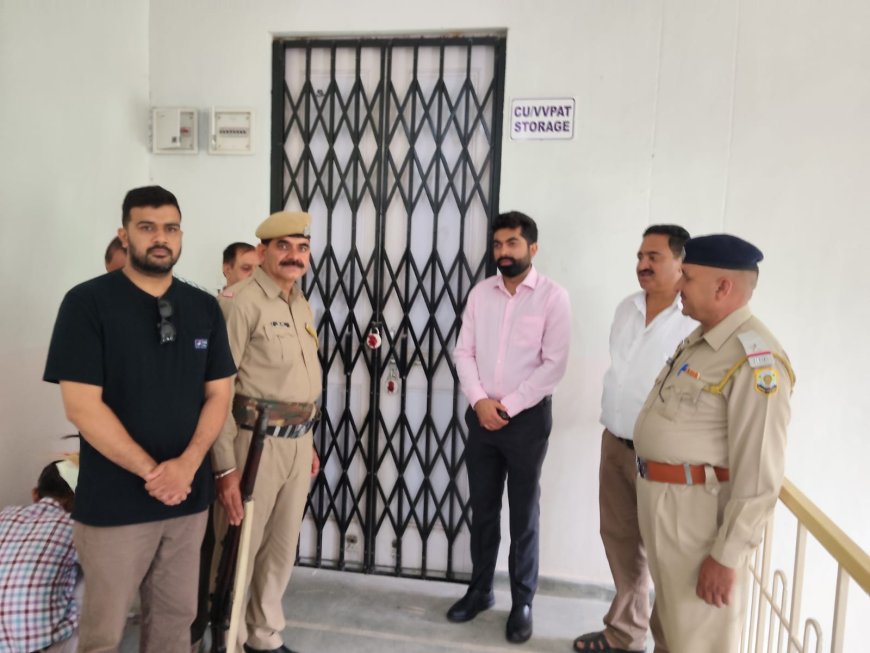 जिला निर्वाचन अधिकारी ने ईवीएम एवं वीवीपैट वेयरहाउस का त्रैमासिक भौतिक सत्यापन किया