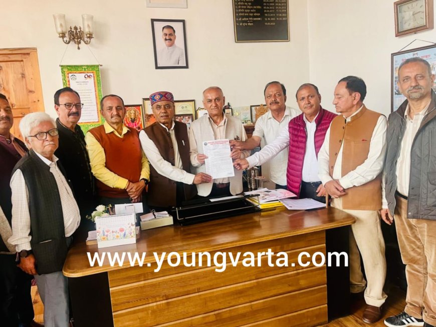 शिमला नगर निगम से मिले पेंशन संघर्ष समिति के प्रतिनिधि, 800 पेंशन मामलों को शीघ्र भेजने की मांग