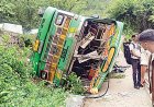 सुंदरनगर में पलटी निजी बस,16 यात्री घायल, भवाणा पुल के पास पेश आया हादसा, तीन सवारियों की हालत गंभीर