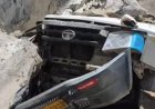 लाहौल में चलती गाड़ी पर गिरी चट्टान, 13 लोगों की दबकर मौत