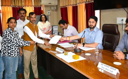 मंडी जिला परिषद अध्यक्ष एवं उपाध्यक्ष का निर्वाचन संपन्न, उपायुक्त ने दिलाई शपथ