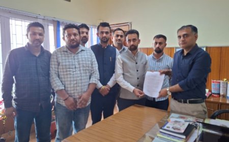 सेब सीजन से पहले सड़कें दुरुस्त करे प्रशासन, पिछली बार की लापरवाही दोहराई गई तो बागवानों को होगा भारी नुकसान : अतुल शर्मा