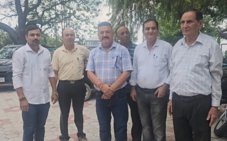 नाहन में कई स्थानों पर पेयजल समस्या से जूझ रहे लोग, पार्षद की अगुवाई में विभागीय अधिकारियों से की मुलाकात
