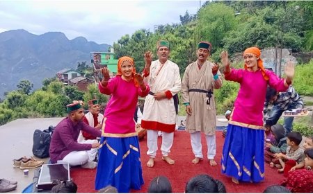 गीत व नाटक से बताई सरकार की योजनाएं, नशे के विरुद्ध भी किया जागरूक
