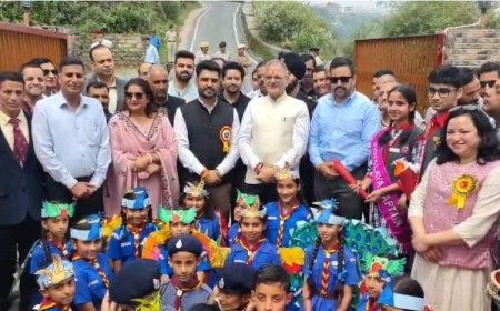एक पेड़ मां के नाम' अभियान के तहत राज्यपाल और लोक निर्माण मंत्री ने किया पौधरोपण