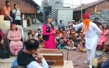 देबकू रा दुःखड़ा -नाटक से दी अनुसूचित जाति कल्याणार्थ योजनाओं की जानकारी