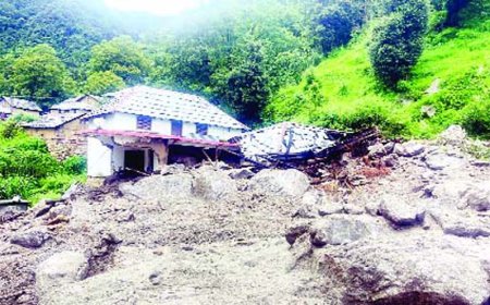 बोह में उजड़े 38 परिवार, 23 मकान तबाह, दो विशाल चट्टानों के खतरे में 12 परिवार, राहत एवं बचाव में जुटी सेना
