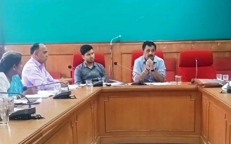उपायुक्त की अध्यक्षता में ज़िला के समस्त खण्ड विकास अधिकारियों के साथ बैठक आयोजित