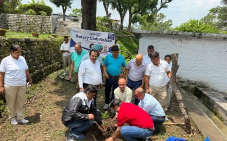 रोटरी क्लब नाहन और होमगार्ड्स द्वारा विक्रम कैसल में 'द्वितीय मेगा वृक्षारोपण अभियान' का आयोजन