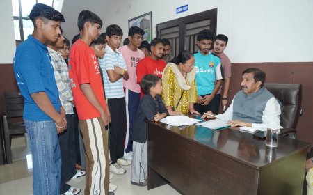 गोंदपुर बुल्ला स्थित व्यवसायिक प्रोत्साहन केंद्र में मुकेश अग्निहोत्री ने सुनीं जनसमस्याएं