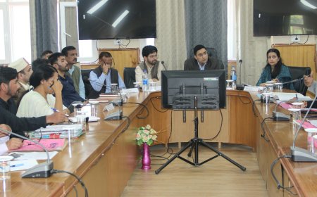 उपायुक्त चंबा ने पांगी में विभागाध्यक्षों के साथ की समीक्षा बैठक