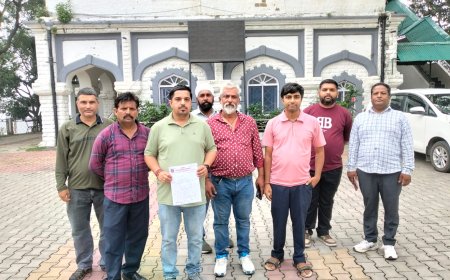 प्राइवेट गाड़ियों में अवैध टैक्सी संचालन पर कार्रवाई की मांग, टैक्सी मैक्सी ऑपरेटर सोसायटी ने उपायुक्त को सौंपा ज्ञापन