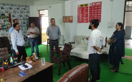 नरेश ठाकुर ने अधिकारियों के साथ किया नशा मुक्ति केंद्रों का निरीक्षण