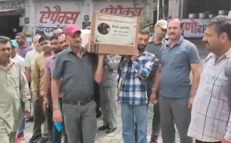 अपनी ही बस से अंतिम सफर पर निकले सुरेंद्र ठाकुर, नम आंखों से एचआरटीसी परिवार ने दी विदाई