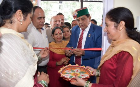 स्थानीय उत्पादों को मिलेगा नया मंच,  हिम ईरा दुकान का   डॉ. शांडिल ने  किया शुभारंभ
