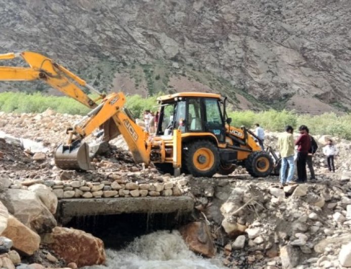 बरसात में फील्ड में तैनात कर्मचारियों की छुट्टियां रद्द, अधिकारी भी उतरेंगे मैदान में