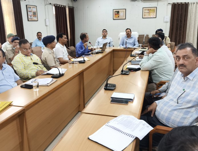 मणिमहेश यात्रा–2026 के सफल संचालन को लेकर समीक्षा बैठक आयोजित,  मंडलायुक्त कांगड़ा मंडल संदीप कुमार ने की अध्यक्षता
