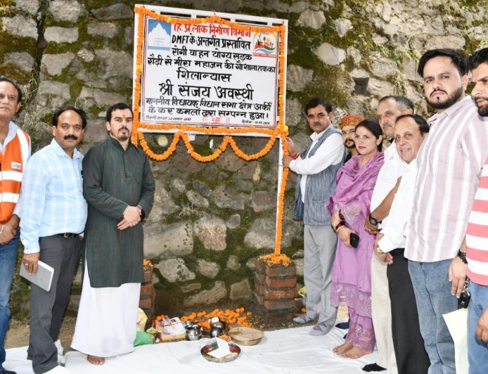 सड़कें ग्रामीण क्षेत्र के विकास में निभाती है अहम भूमिका - संजय अवस्थी