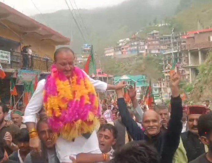 मंत्री हर्षवर्धन चौहान के गृह क्षेत्र में कांग्रेस को झटका, शिलाई बीडीसी पर भाजपा का कब्जा