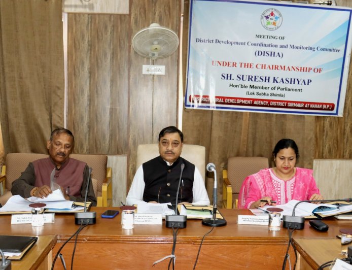 कल्याणकारी योजनाओं का लाभ समयबद्ध तरीके से पात्र लोगों तक पहुंचाना सुनिश्चित करें - सुरेश कश्यप