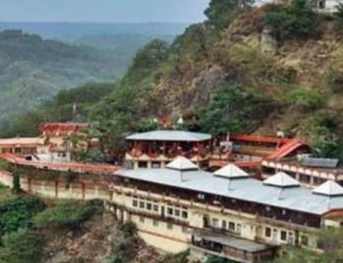 विश्व प्रसिद्ध सिद्धपीठ दियोटसिद्ध में अब बिना जेब वाले कपड़े पहन कर्मचारी करेंगे चढ़ावे की गणना